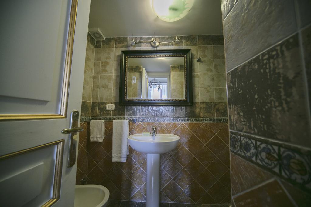Area Angioina Suites Naples Exterior photo